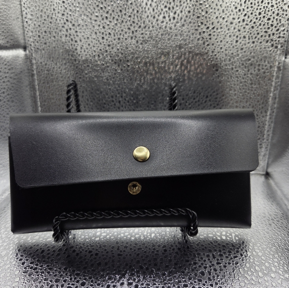 Sunglasses With Case - Picture 3 of 5